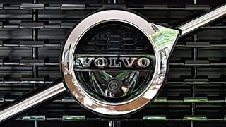 Bir Volvo XC 90, İsveç'in Stockholm kentindeki Volvo Cars showroomunda sergileniyor