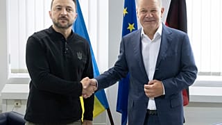 Bundeskanzler Olaf Scholz und der ukrainische Präsident Wolodymyr Selenskyj treffen sich zu bilateralen Gesprächen am Frankfurter Flughafen, Freitag, 6. September 2024.