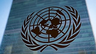  الأمم المتحدة خارج مبنى الأمانة العامة، 28 فبراير 2022.