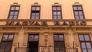 A rádió főépületének homlokzata