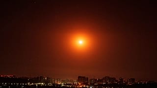 رهگیری و سرنگونی پهپاد روسی از سوی سامانه پدافند هوایی اوکراین بر فراز کییف