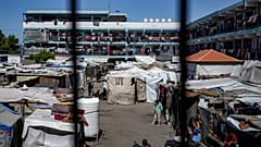 فلسطينيون يحتمون من القصف الإسرائيلي على مدرسة في خان يونس في قطاع غزة، الأربعاء، 4 سبتمبر/أيلول 2024