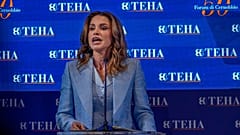 الملكة رانيا ملكة الأردن تتحدث في منتدى أمبروسيتي في سيرنوبيو، شمال إيطاليا، السبت 7 سبتمبر 2024.