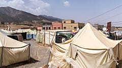 Tiendas de campaña levantadas por los damnificados por el terremoto de 2023, en la localidad de Amizmiz, a las afueras de Marrakech, Marruecos, el miércoles 4 de septiembre de 2024. 