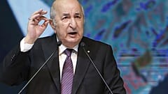 Presidente argelino e candidato à reeleição Abdelmadjid Tebboune discursa no lançamento da sua campanha para as  eleições presidenciais, domingo, 18 de agosto de 2024