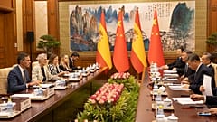 İspanya Başbakanı Pedro Sanchez ve Çin Devlet Başkanı Xi Jinping, Pekin'deki Diayoutai'de görüşmelere katıldı.