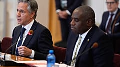 El secretario de Estado de Estados Unidos, Antony Blinken, a la izquierda, y el secretario de Relaciones Exteriores del Reino Unido, David Lammy, en Kiev, Ucrania.