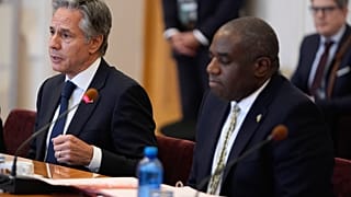 El secretario de Estado de Estados Unidos, Antony Blinken, a la izquierda, y el secretario de Relaciones Exteriores del Reino Unido, David Lammy, en Kiev, Ucrania.