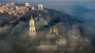 аэрофотоснимок тысячелетнего Печерского монастыря, известного также как Киево-Печерская лавра, святейшего места восточных православных христиан 