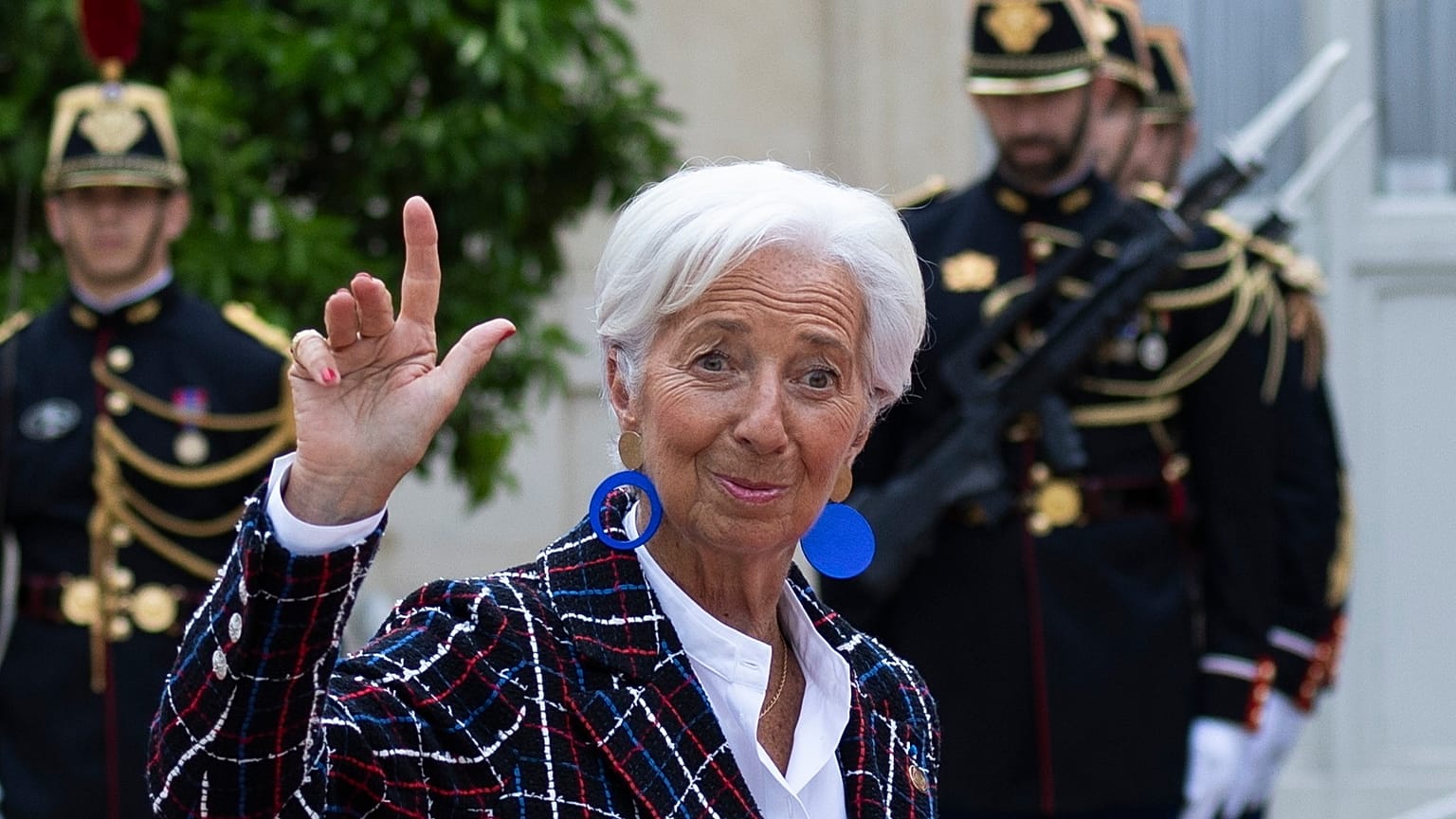 Christine Lagarde, az Európai Központi Bank elnöke fogadásra érkezik a párizsi államfői rezidenciára, az Elysée-palotába 2024. július 26-án.