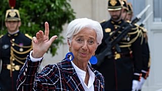 Christine Lagarde, az Európai Központi Bank elnöke fogadásra érkezik a párizsi államfői rezidenciára, az Elysée-palotába 2024. július 26-án.