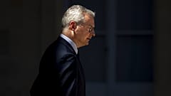 Fransa Maliye Bakanı Bruno Le Maire, Paris'teki Elysee Sarayı'nda yapılan haftalık kabine toplantısının ardından Elysee Sarayı'ndan ayrılıyor. 20 Mayıs 2020.