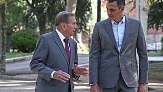 Ο Ισπανός πρωθυπουργός Πέδρο Σάντσεθ συναντήθηκε με τον αυτοεξόριστο ηγέτη της αντιπολίτευσης της Βενεζουέλας