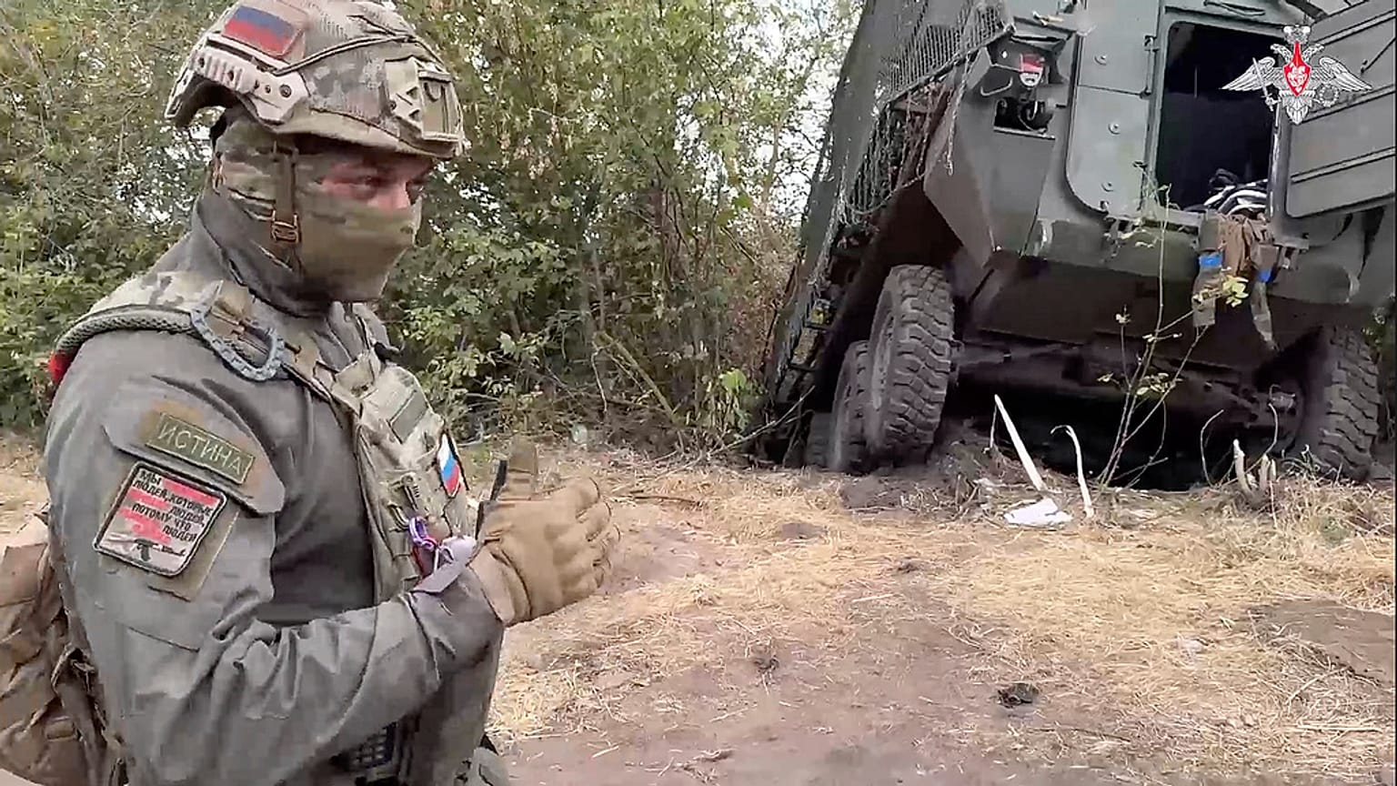 Un soldato russo nella regione di Kursk 