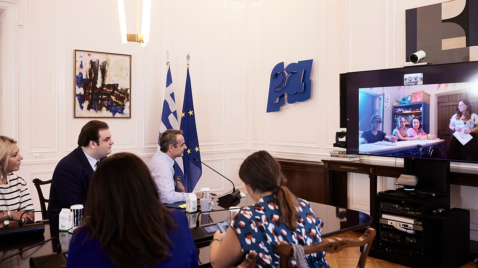 Η τηλεδιάσκεψη του πρωθυπουργού με τους μαθητές της Γαύδου