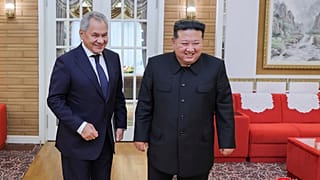 دیدار کیم جونگ اون رهبر کره شمالی با سرگئی شویگو، دبیر شورای امنیت روسیه.