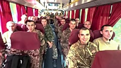 Screenshot eines vom russischen Verteidigungsministerium veröffentlichten Videos, das russische Soldaten in einem Bus zeigt. 14. September 2024