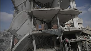 مبنى متضرر بسبب الغارات الإسرائيلية ـ قطاع غزة