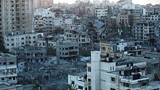  نمایی از ویرانی های ناشی از حملات هوایی مداوم اسرائیل به شهر غزه، اکتبر ۲۰۲۳ 