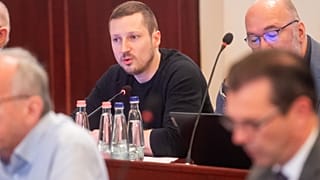  Soproni Tamás (Momentum-DK-MSZP-Párbeszéd-LMP), a VI. kerület polgármestere felszólal a Fővárosi Közgyűlés ülésén a Városházán 2024. február 28-án