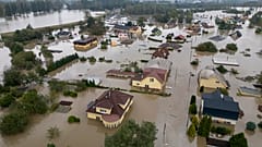 Luftaufnahme eines überfluteten Viertels in Ostrava, Tschechien, Montag, 16. September 2024.