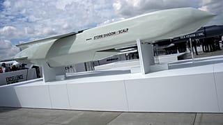 Egy Storm Shadow típusú cirkáló rakéta egy párizsi kiállításon