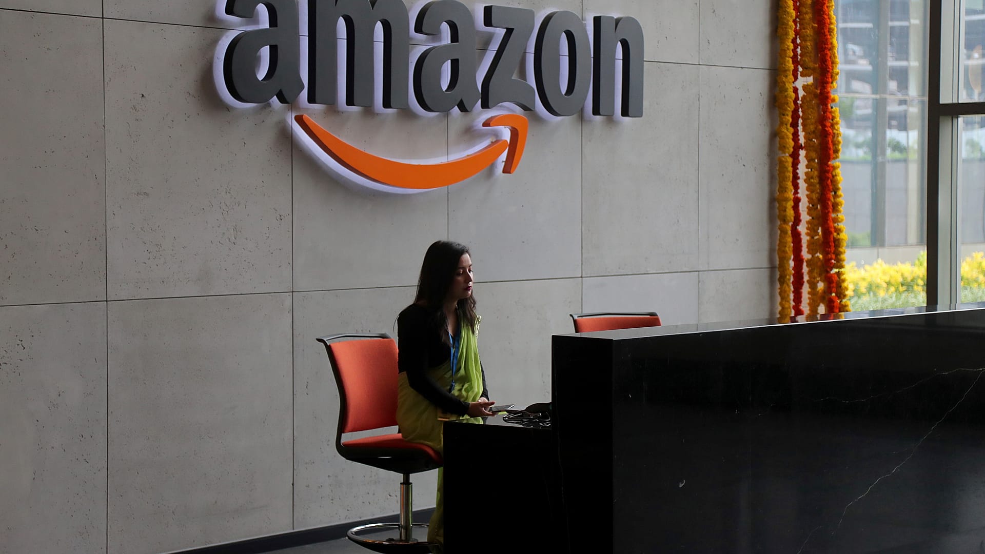 Amazon tells employees to go back to the office five times a week ...