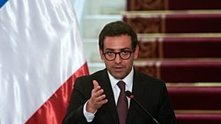Le ministre des Affaires étrangères, Stéphane Sejourne, lors d'une conférence de presse avec son homologue égyptien Badr Abdelatty, au palais Tahrir au Caire, 17.08.2024