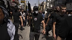 Palesztin fegyveres az Iszlám Dzsihád terrorszervezethez tartozó harcosok temetésén
