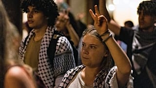 İsveçli iklim aktivisti Greta Thunberg (ortada), Kopenhag Üniversitesi'nin İsrail üniversiteleriyle işbirliği yapmasına karşı düzenlenen gösteride, 4 Eylül 2024.
