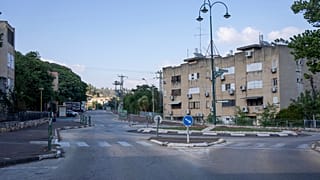 Η ισραηλινή πόλη Κιριάτ Σμόνα στο σύνορα με τον Λίβανο που έχει εκκενωθεί λόγω των καθημερινών εχθροπραξιών