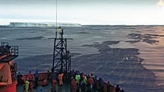 Científicos a bordo del buque de investigación australiano Aurora Australis estudiaron en 2001 el ciclo natural del hierro en el Océano Austral.