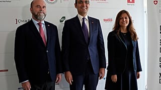 İsviçre günleri basın toplantısında Başkonsolos diğer paylaşlarla bir araya geldi.