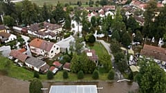 Ein Blick auf überflutete Straßen in Plav, Tschechien.