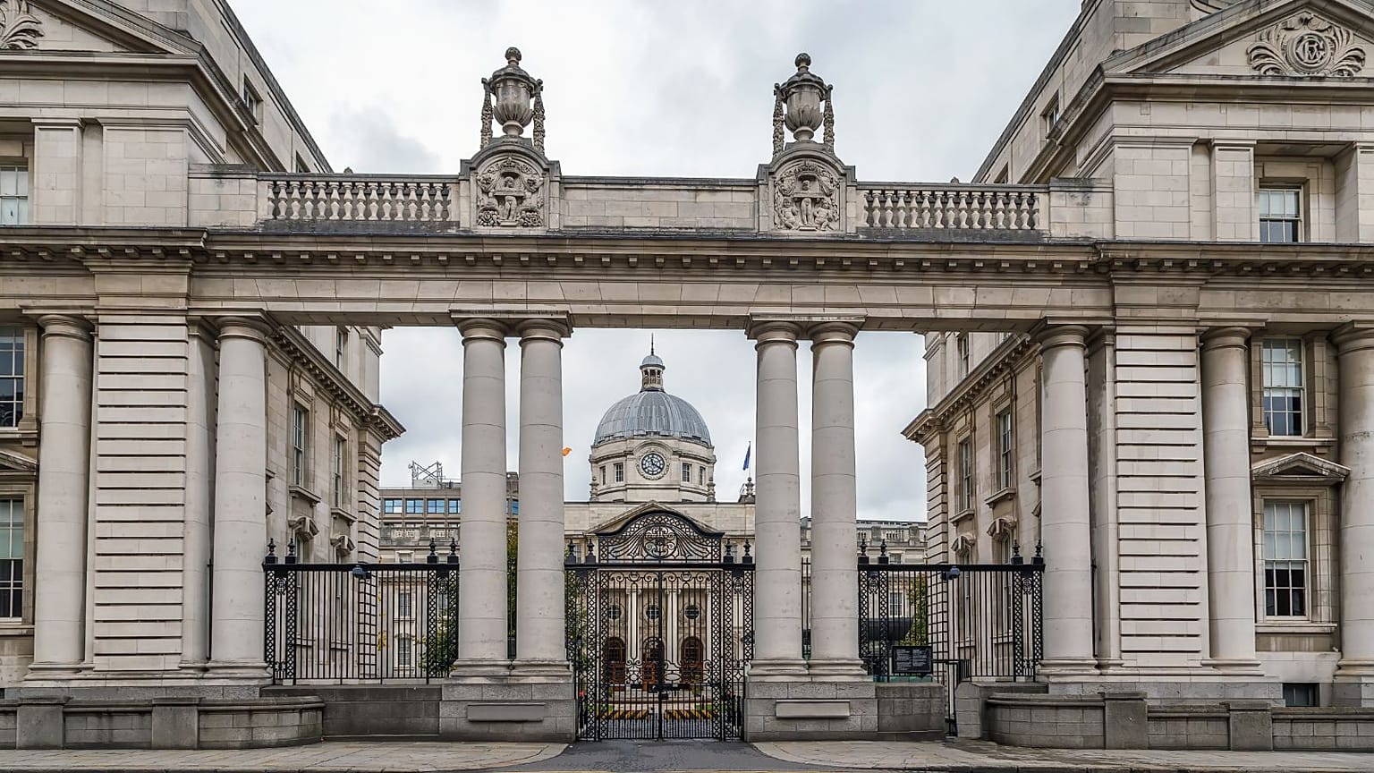 Edificios gubernamentales en Dublín, Irlanda.