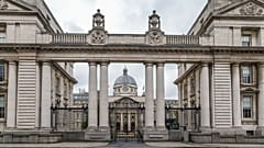 Edificios gubernamentales en Dublín, Irlanda.