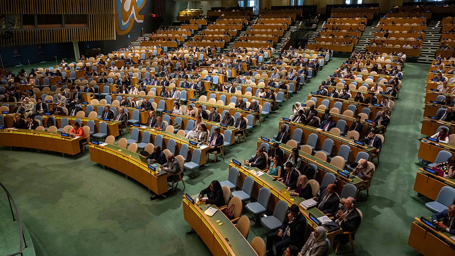 Genel bir görünüm Birleşmiş Milletler Genel Kurulu'nun 79. oturumunu göstermektedir