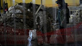 Un especialista en desactivación de bombas del Ejército libanés detona un walkie-talkie en Beirut, Líbano, el miércoles 18 de septiembre de 2024.