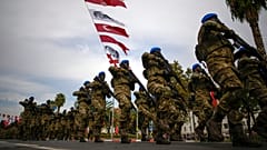 Türk askerleri, Türkiye Cumhuriyeti'nin kuruluşunun 100. yıl dönümü kutlamaları kapsamında İstanbul'da geçit töreni düzenledi, 29 Ekim 2023.