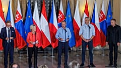 Von der Leyen mit Donald Tusk, Karl Nehammer und den Regierungschefs der Slowakei und Tschechiens, Robert Fico und Petr Fiala