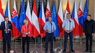 Von der Leyen mit Donald Tusk, Karl Nehammer und den Regierungschefs der Slowakei und Tschechiens, Robert Fico und Petr Fiala