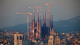 2010 yılında İspanya'nın Barselona kentindeki Sagrada Familia kilisesinin genel görünümü.