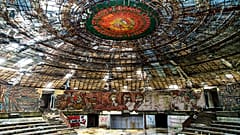 Το μνημείο Buzludzha σε σχήμα UFO εγκαταλείφθηκε μετά την πτώση του κομμουνιστικού καθεστώτος στη Βουλγαρία.