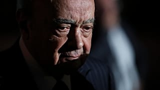 FILE: Mohammed Al Fayed egyiptomi üzletember és a Ritz hotel tulajdonosa távozik a párizsi Ritz Hotel megnyitója után, 2016. június 27.
