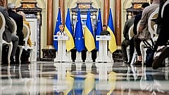 Ursula von der Leyen anunció el préstamo de 35.000 millones de euros en una visita a Kiev.
