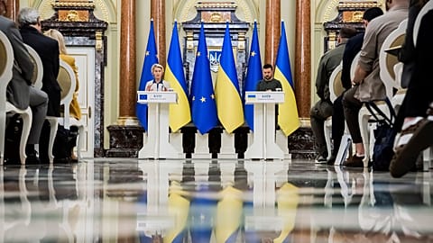 Ursula von der Leyen anunció el préstamo de 35.000 millones de euros en una visita a Kiev.