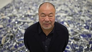 Ο Ai Weiwei στο Design Museum του Λονδίνου το 2023.
