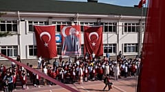 Türkiye'nin başkenti Ankara'da, ilkokul kademesindeki öğrenciler Covid-19 pandemisinin etkilerinin görüldüğü bir ortamda alınan önlemlerle okula dönüyor, 6 Eylül 2021 