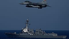Bir Türk F16'sı, Türkiye'nin Akdeniz'deki batı kıyısındaki yıllık NATO deniz tatbikatı sırasında uçuyor, 15 Eylül 2022.