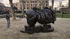 La estatua de Oscar Wilde, tachada por su nieto de "horrenda".